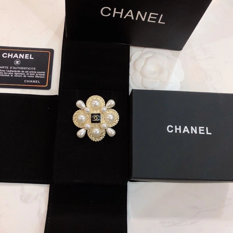 GoAnywhere Chanel Brooches 226328