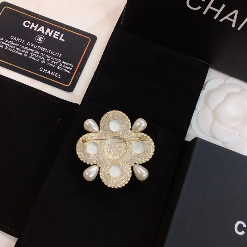 GoAnywhere Chanel Brooches 226328