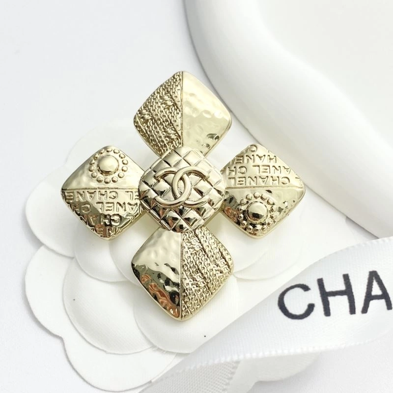 Unisex Chanel Brooches 226336