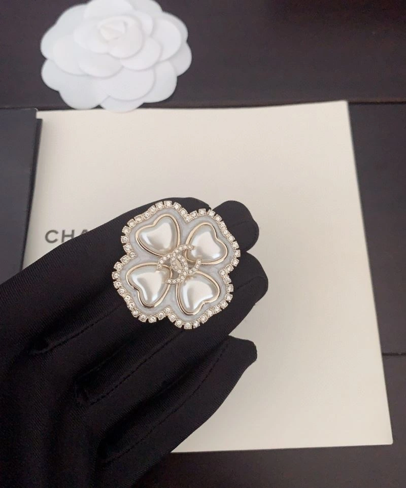 FreshLook Chanel Brooches 226320