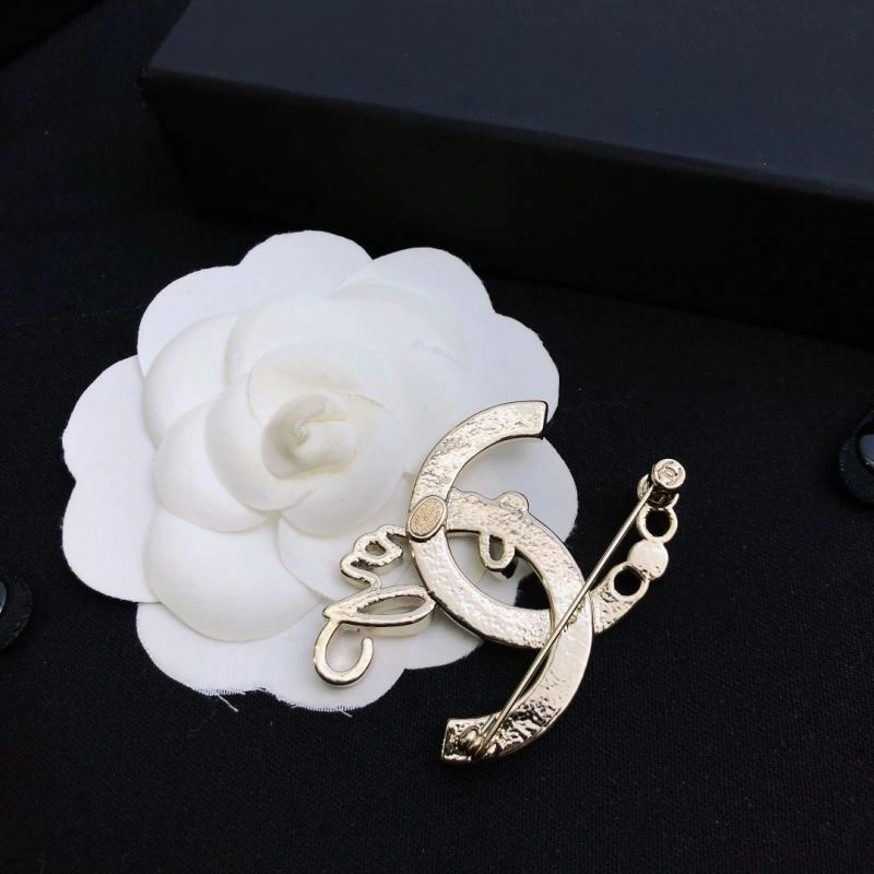 OdorResistant Chanel Brooches 226313