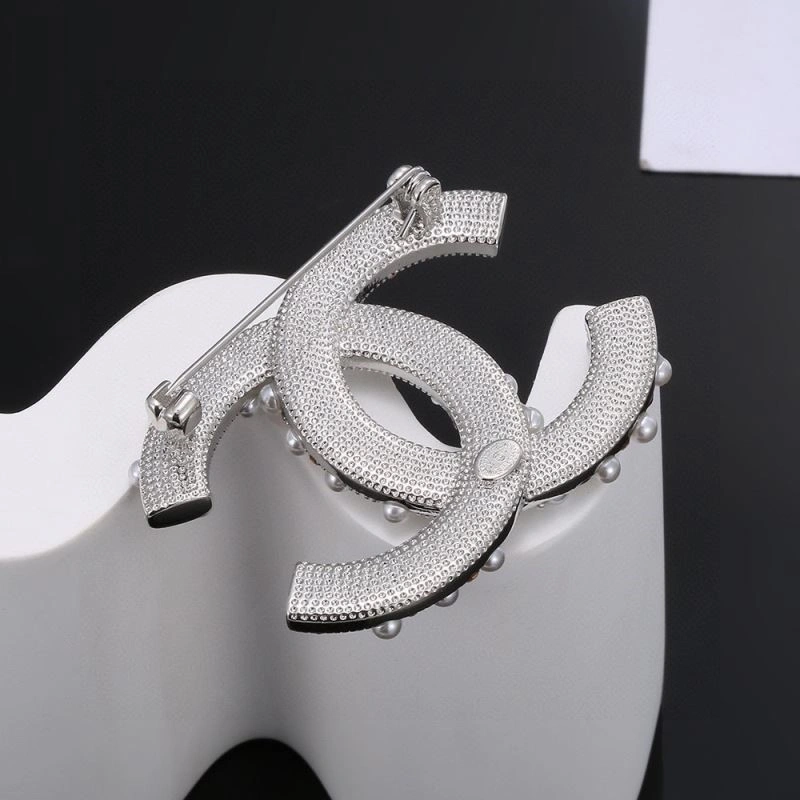 Sophisticated Chanel Brooches 225640
