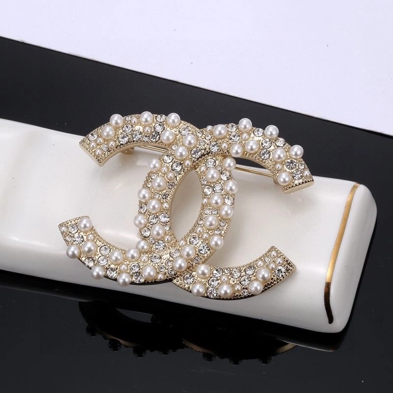 Sophisticated Chanel Brooches 225640