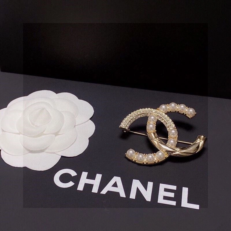 Lightweight Chanel Brooches 225685