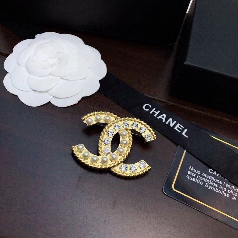 Attractive Chanel Brooches 225607