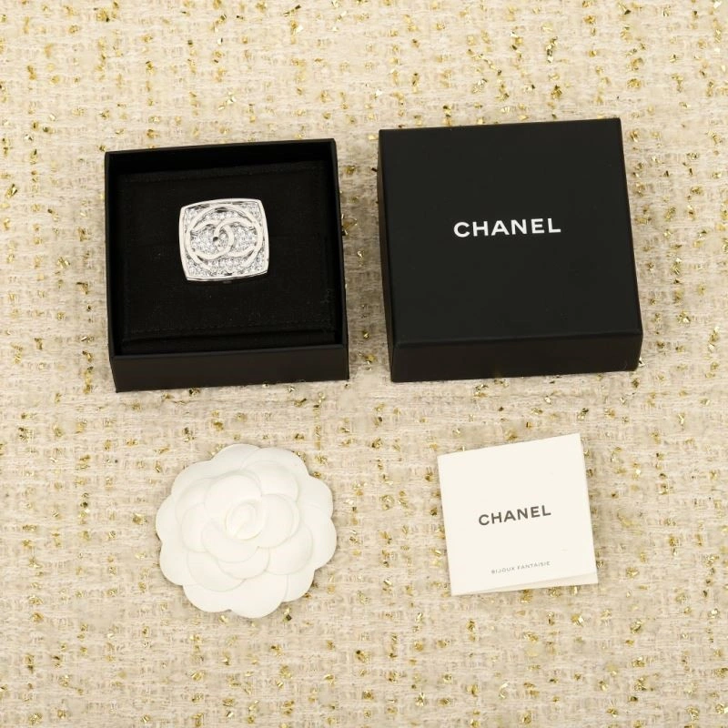 RelaxedFit Chanel Brooches 225622