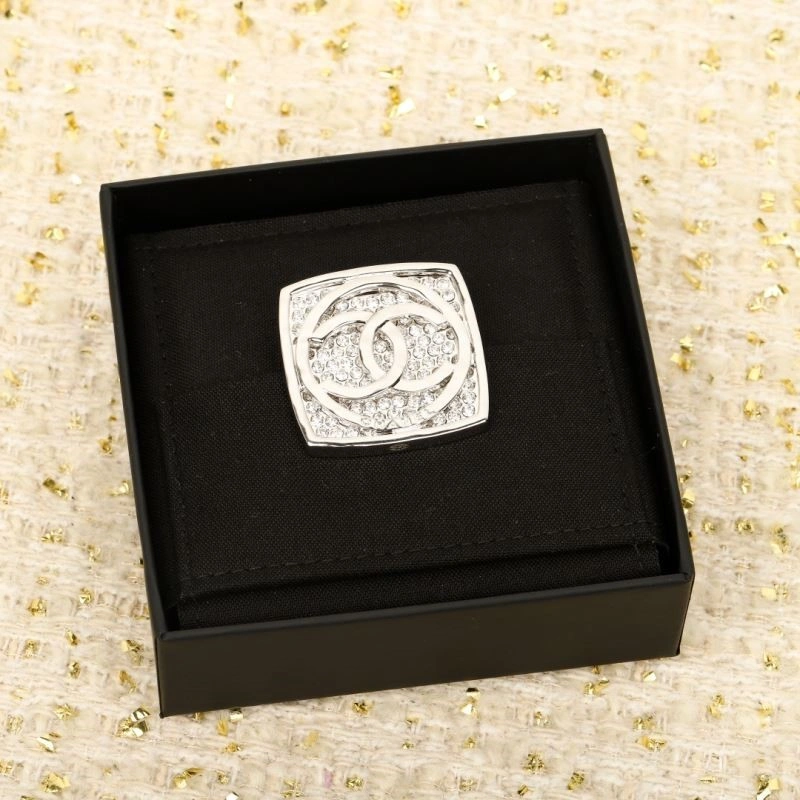 RelaxedFit Chanel Brooches 225622