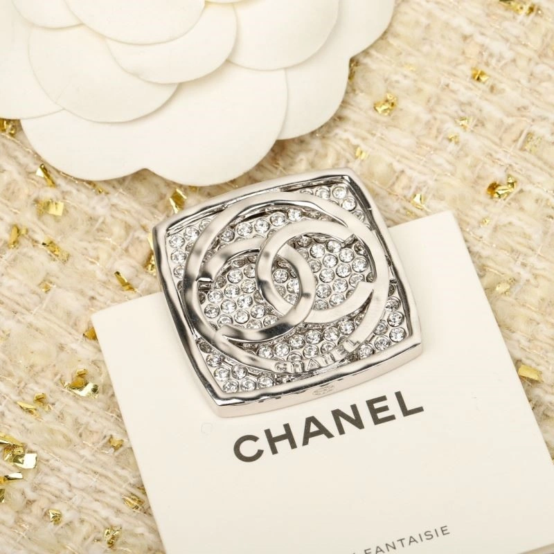 RelaxedFit Chanel Brooches 225622