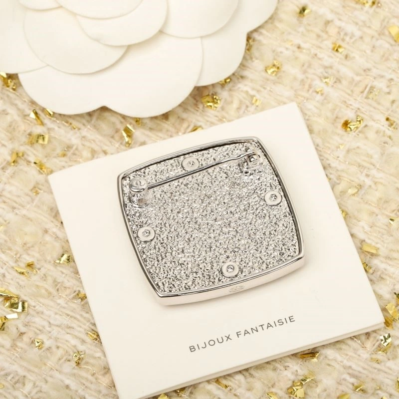 RelaxedFit Chanel Brooches 225622