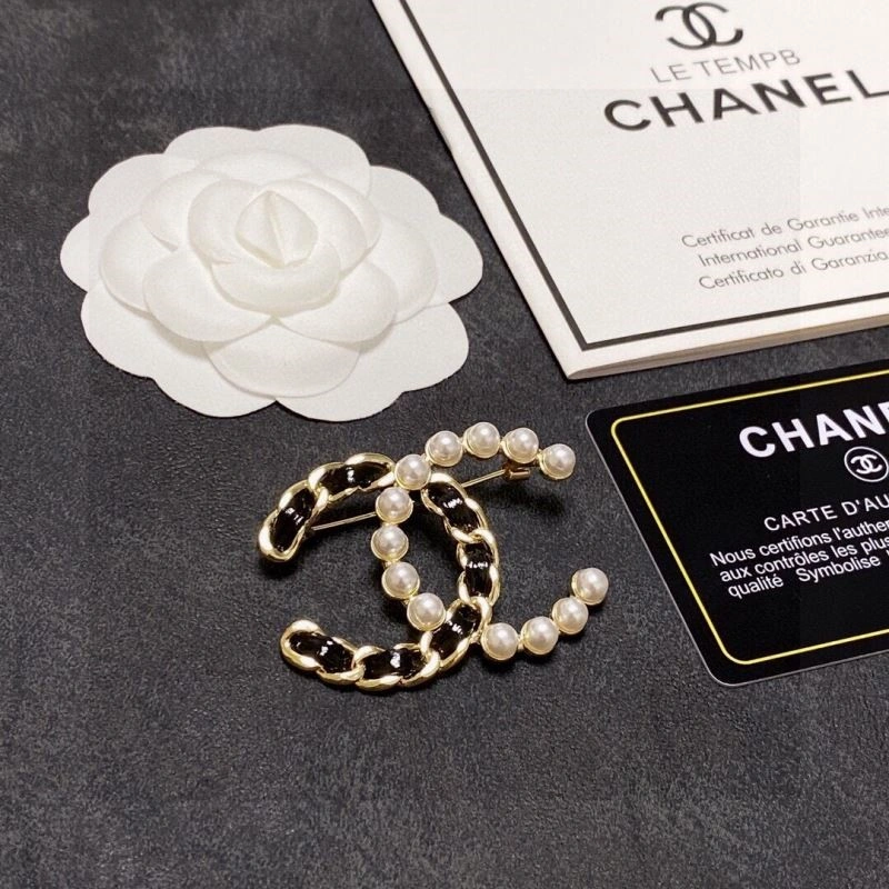 Comfortable Chanel Brooches 225604
