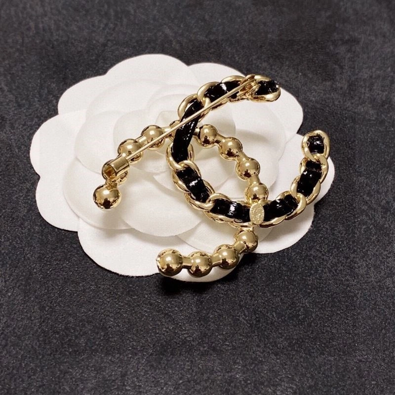 Comfortable Chanel Brooches 225604