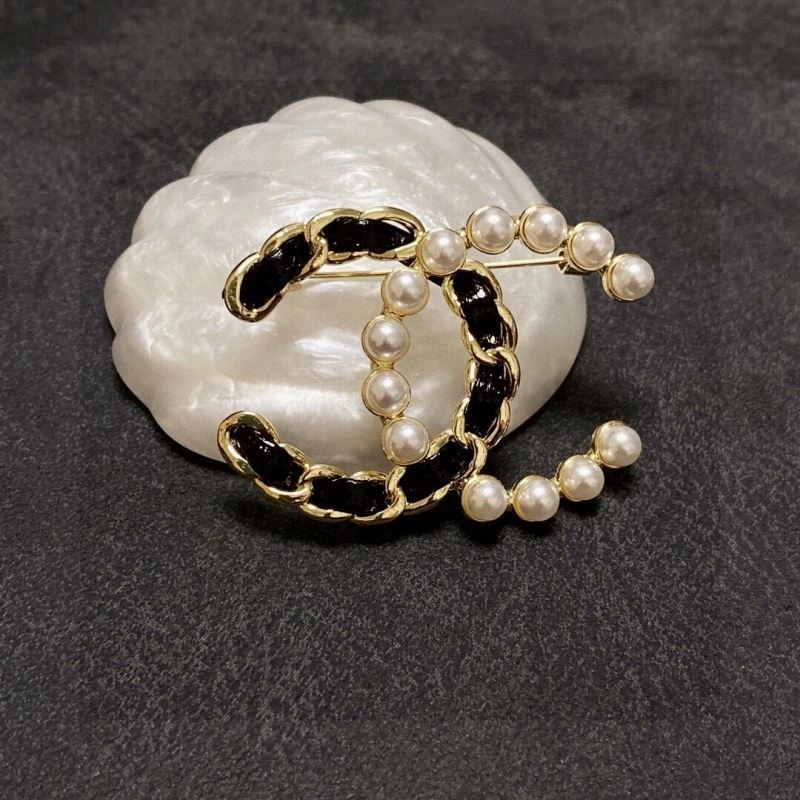 Comfortable Chanel Brooches 225604