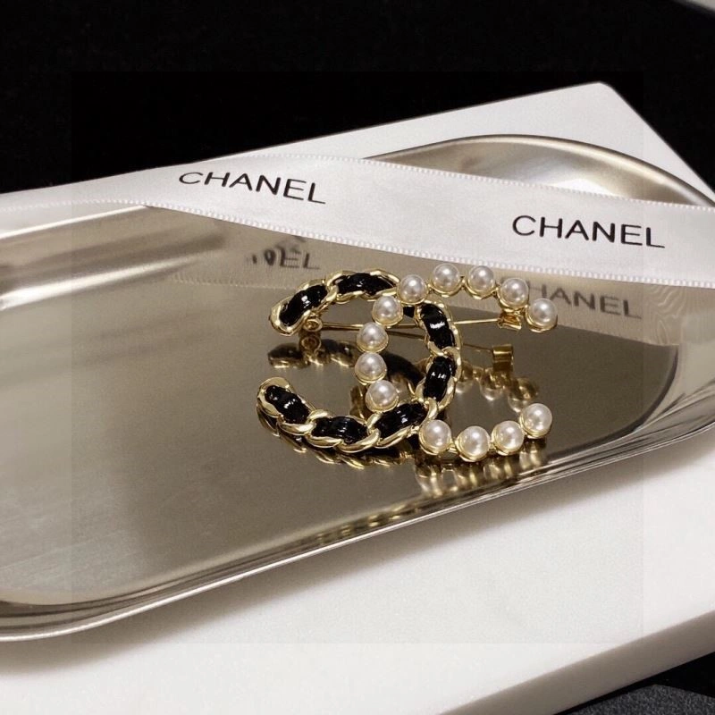 Comfortable Chanel Brooches 225604