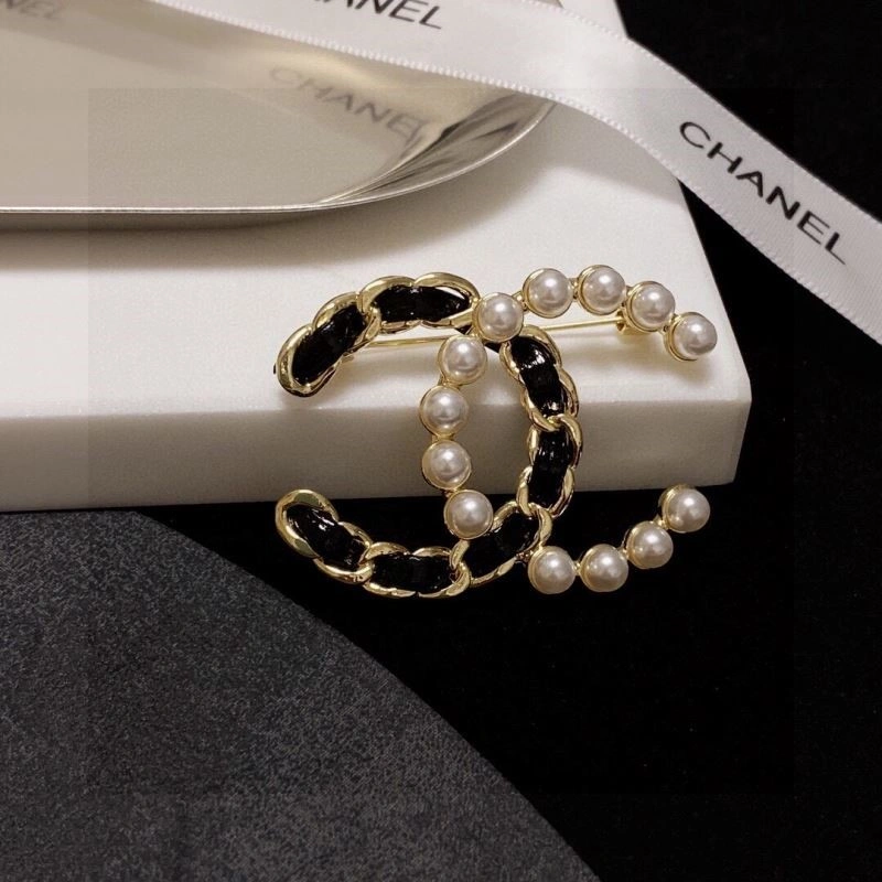 Comfortable Chanel Brooches 225604
