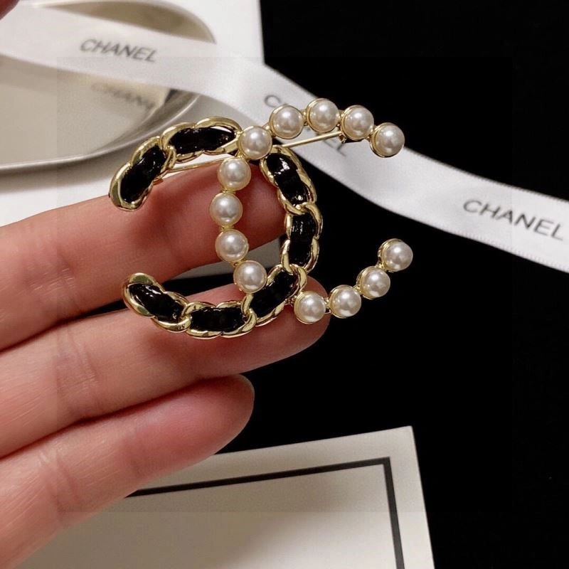 Comfortable Chanel Brooches 225604