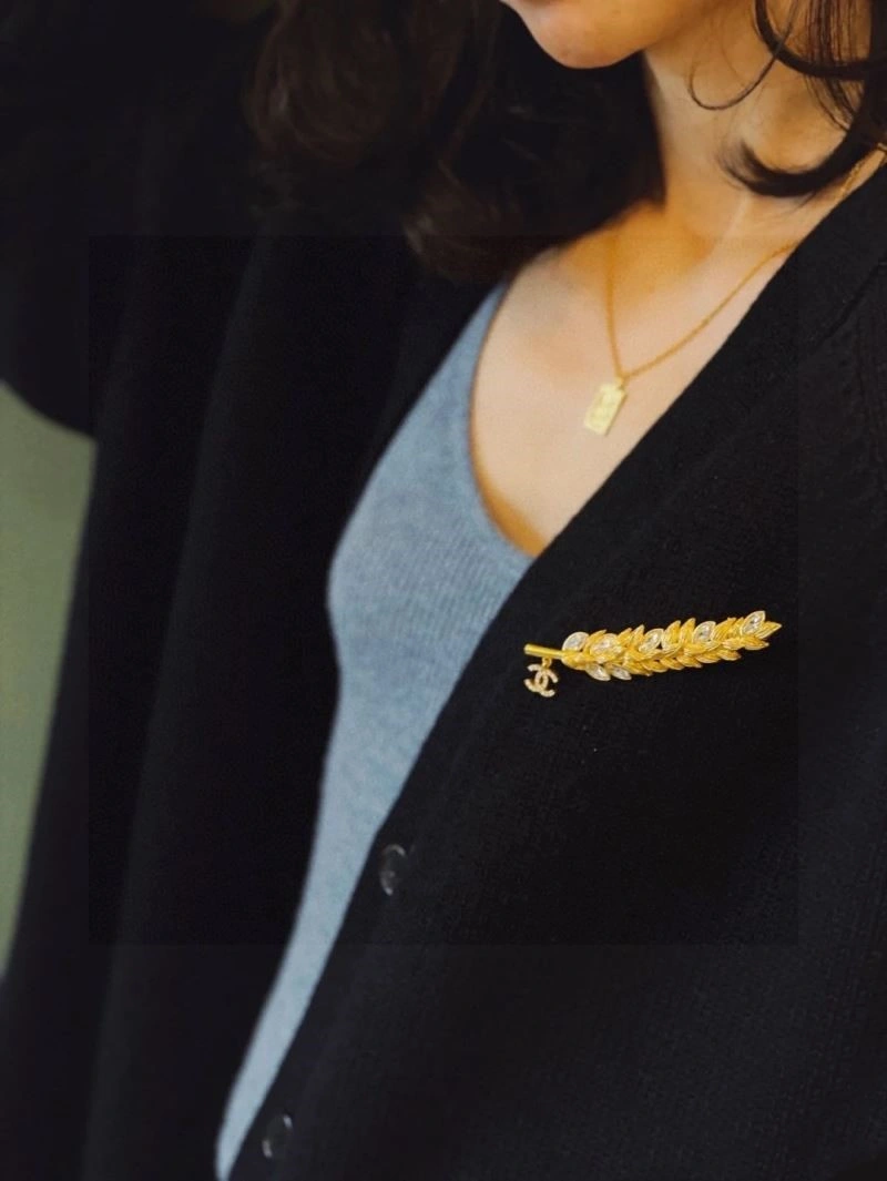 Chanel Brooches Snug 225598
