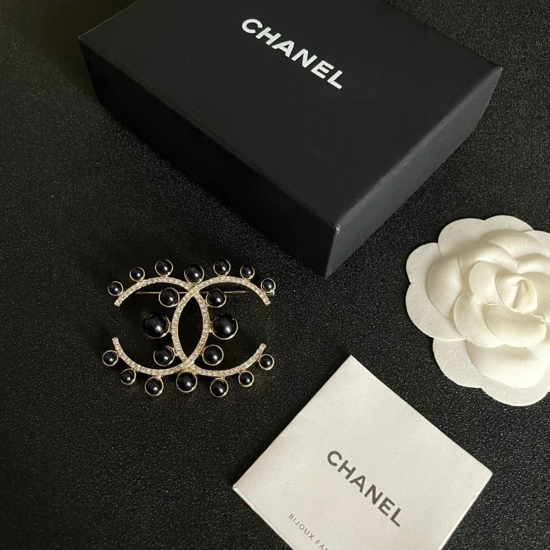Supportive Chanel Brooches 225595