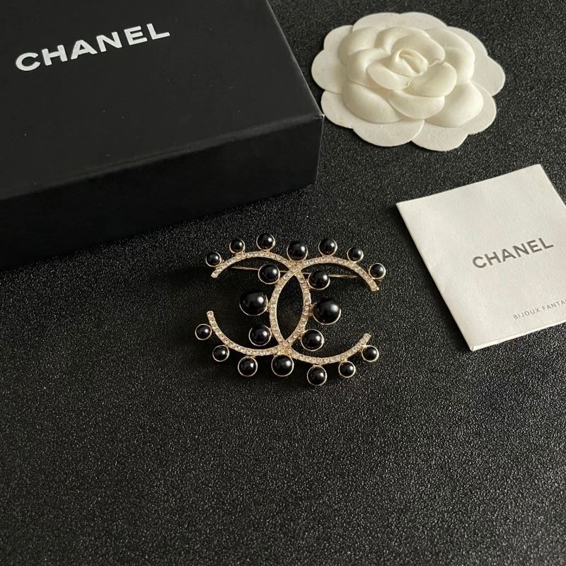 Supportive Chanel Brooches 225595