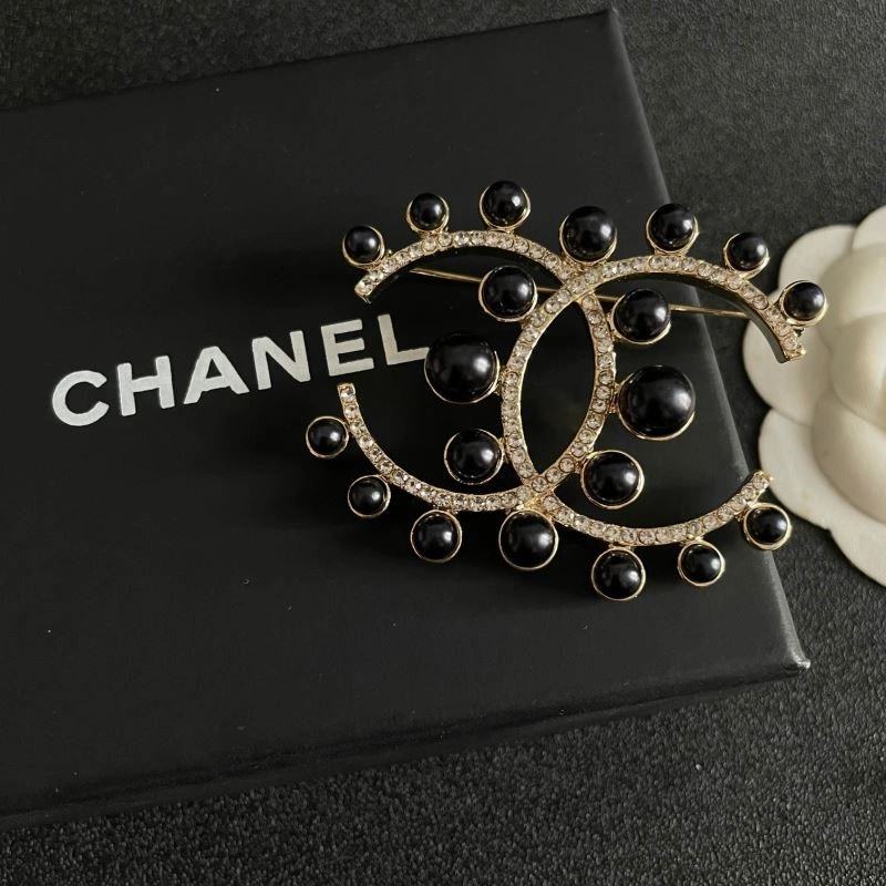 Supportive Chanel Brooches 225595