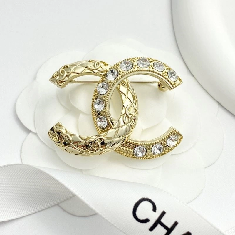 UrbanChic Chanel Brooches 225596
