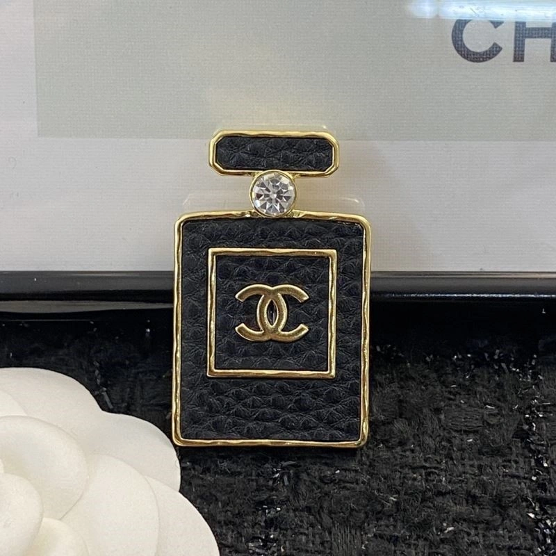 Stylish Chanel Brooches 225588