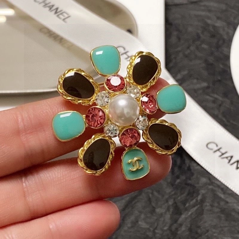 Timeless Chanel Brooches 225587