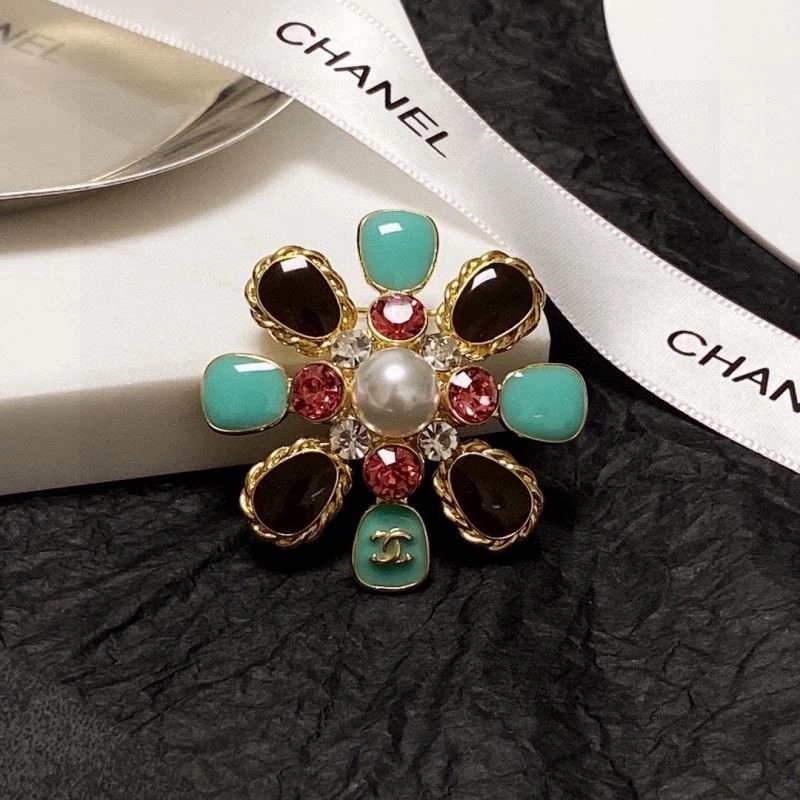 Timeless Chanel Brooches 225587