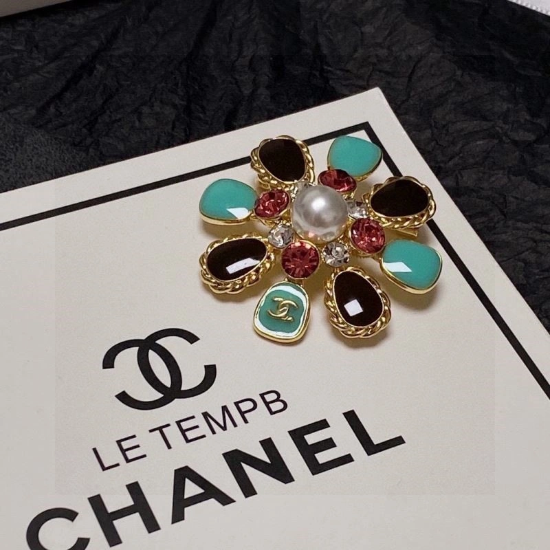 Timeless Chanel Brooches 225587