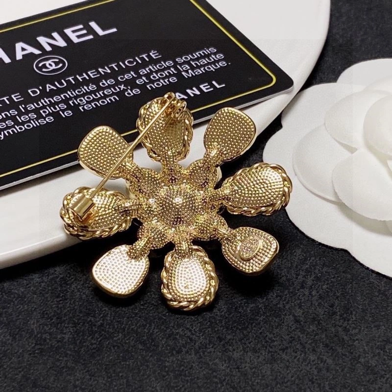 Timeless Chanel Brooches 225587