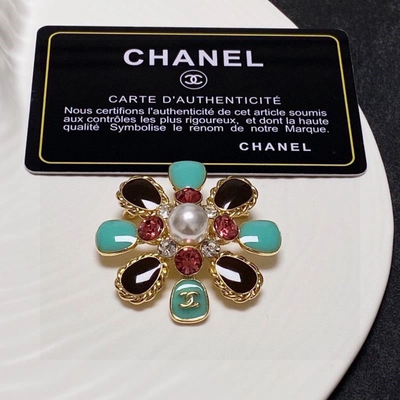 Timeless Chanel Brooches 225587