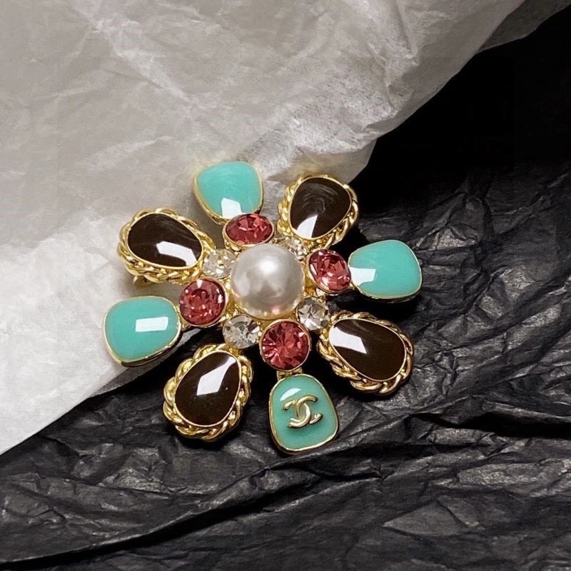 Timeless Chanel Brooches 225587