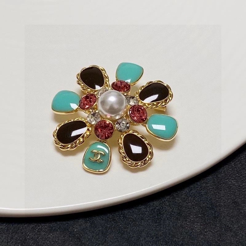 Timeless Chanel Brooches 225587