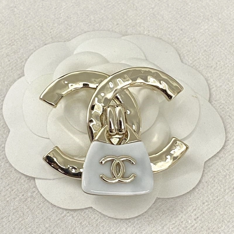 Classic Chanel Brooches 225619