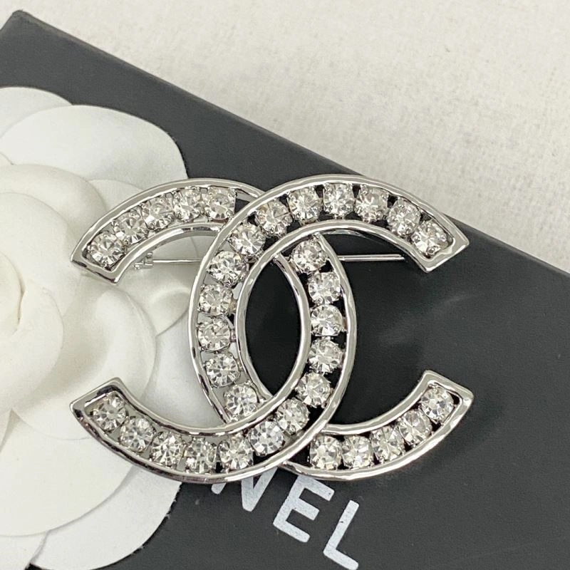 TravelReady Chanel Brooches 225558