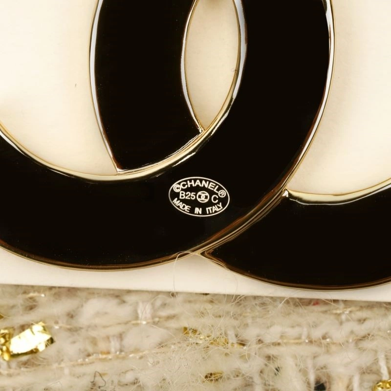 EyeCatching Chanel Brooches 225549