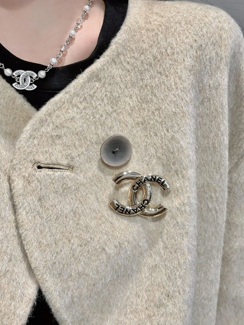 EyeCatching Chanel Brooches 225549