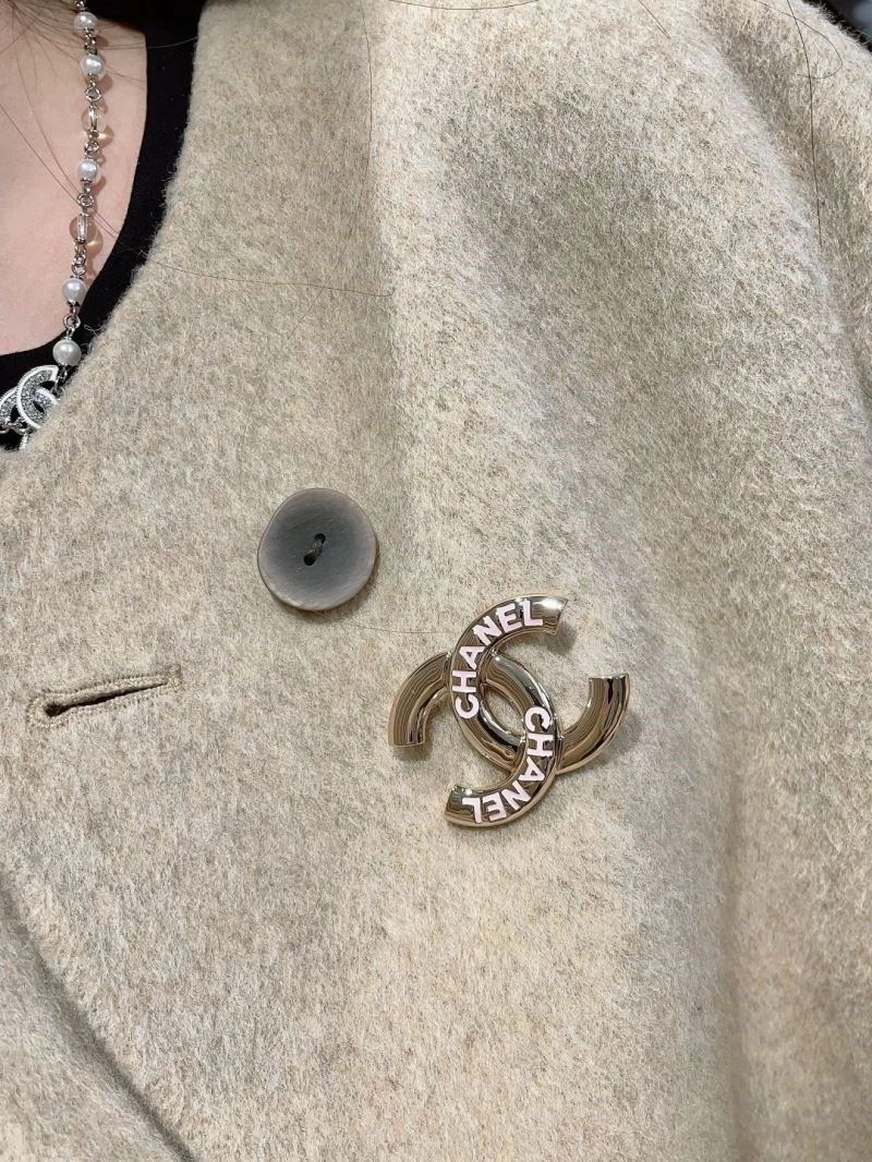 EyeCatching Chanel Brooches 225549