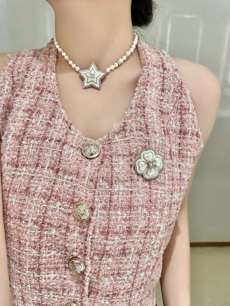 Durable Chanel Brooches 225537