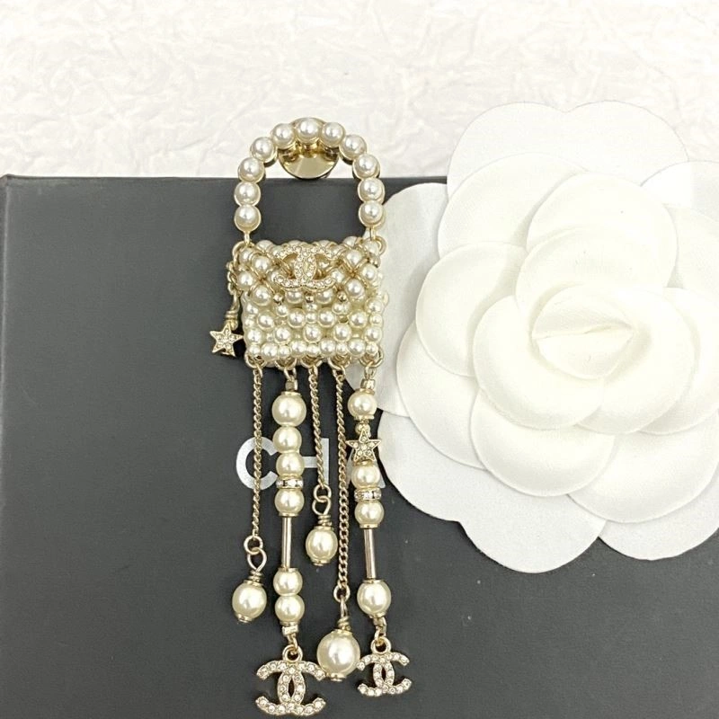 HighPerformance Chanel Brooches 225542
