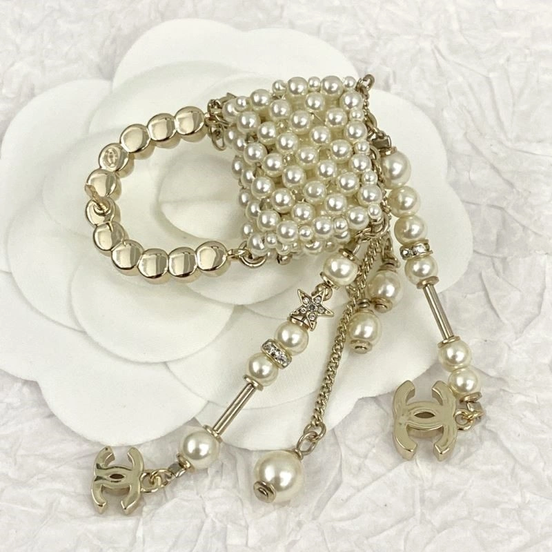 HighPerformance Chanel Brooches 225542