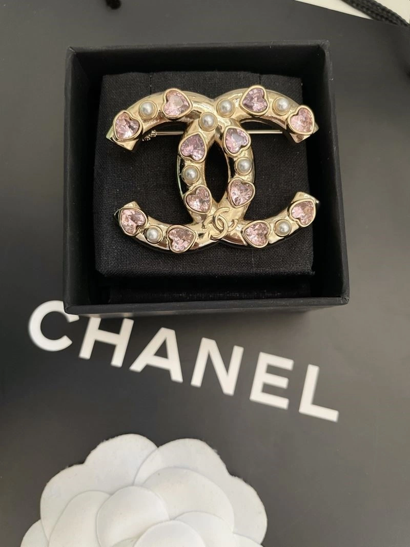 Sleek Chanel Brooches 225534