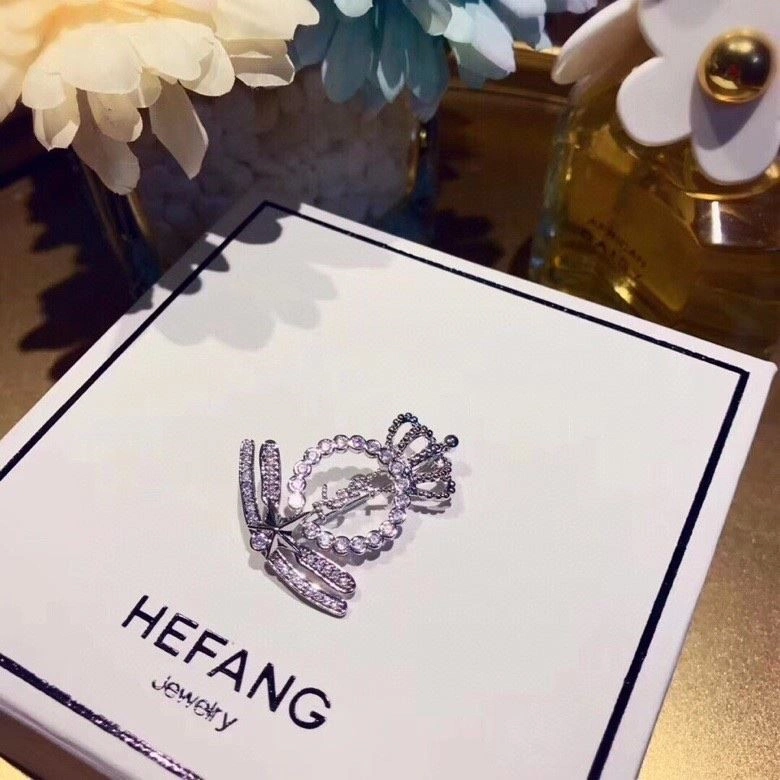 Chanel Brooches Casual 225590