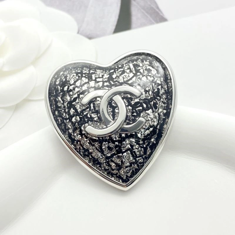 Minimalist Chanel Brooches 225523