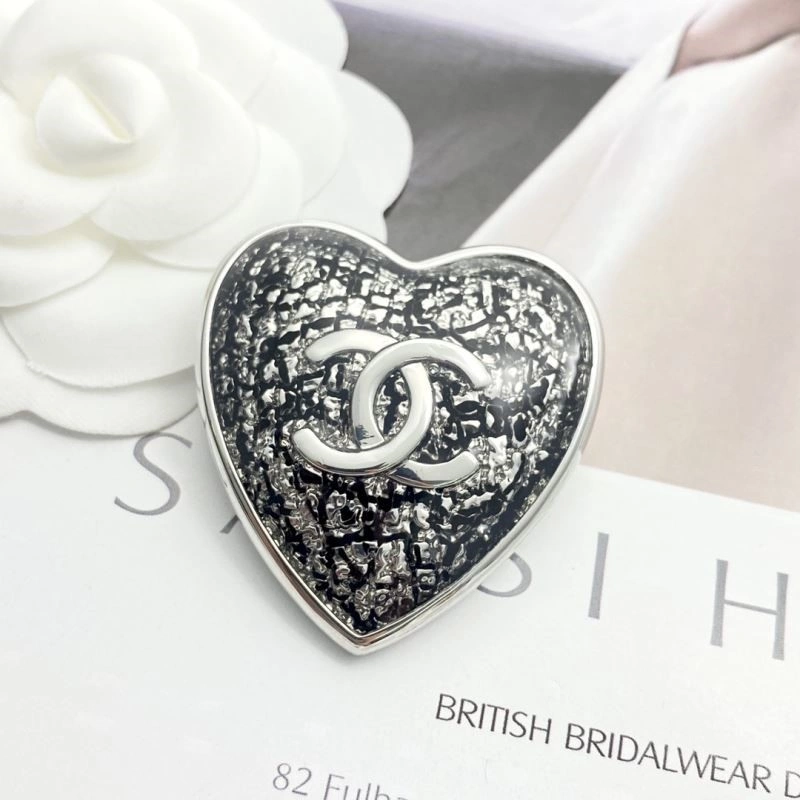 Minimalist Chanel Brooches 225523