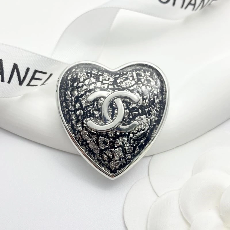 Minimalist Chanel Brooches 225523