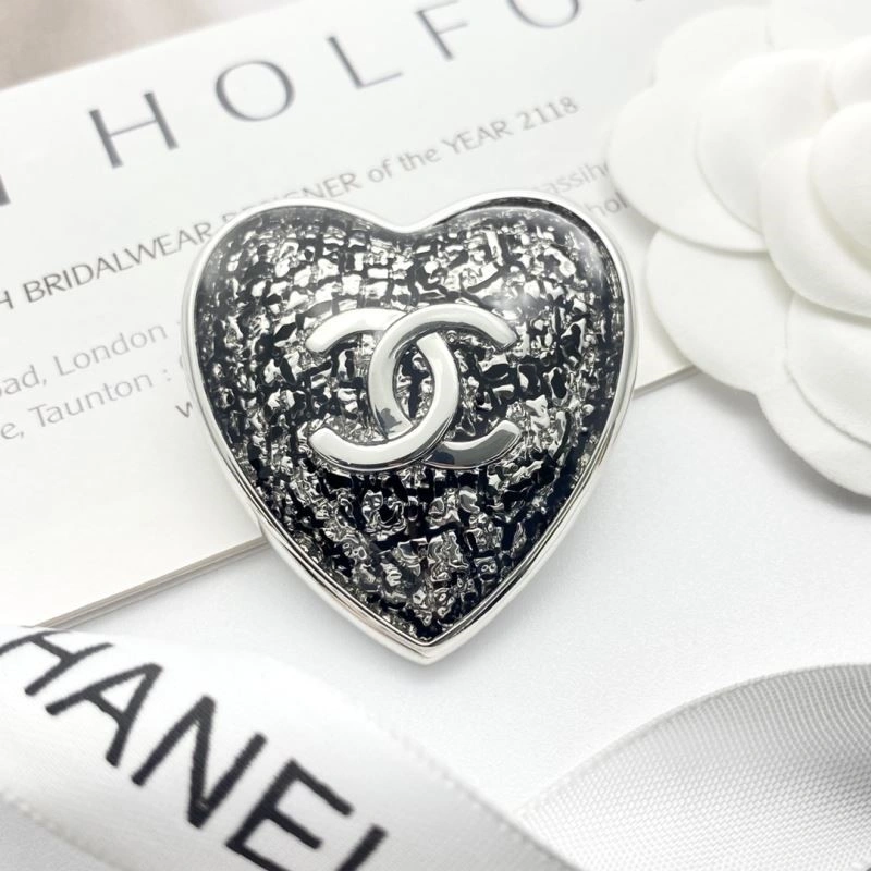 Minimalist Chanel Brooches 225523