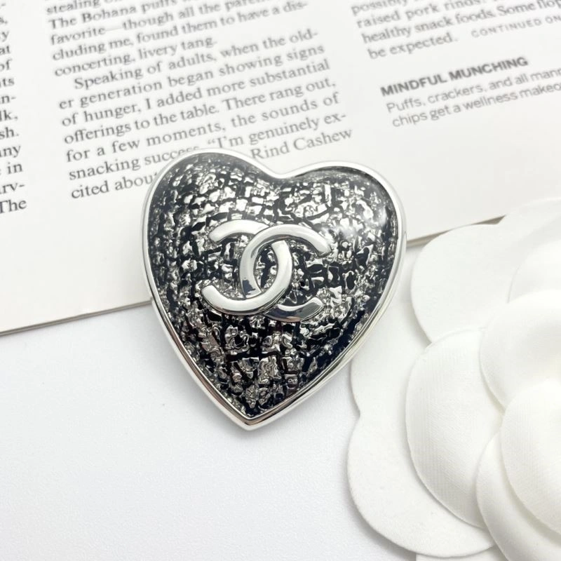 Minimalist Chanel Brooches 225523