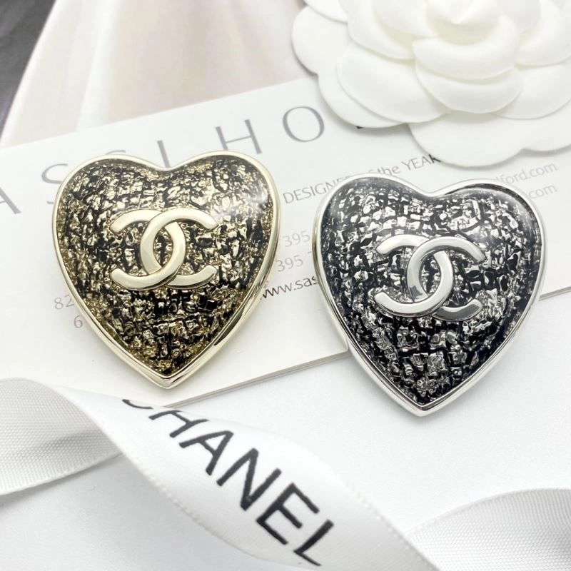 Minimalist Chanel Brooches 225523