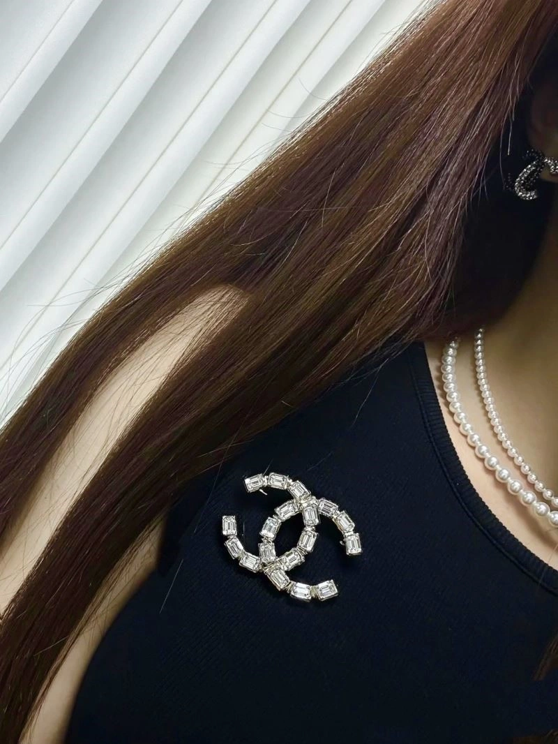 Chanel Brooches Functional 225568