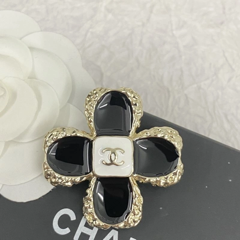 EyeCatching Chanel Brooches 225525